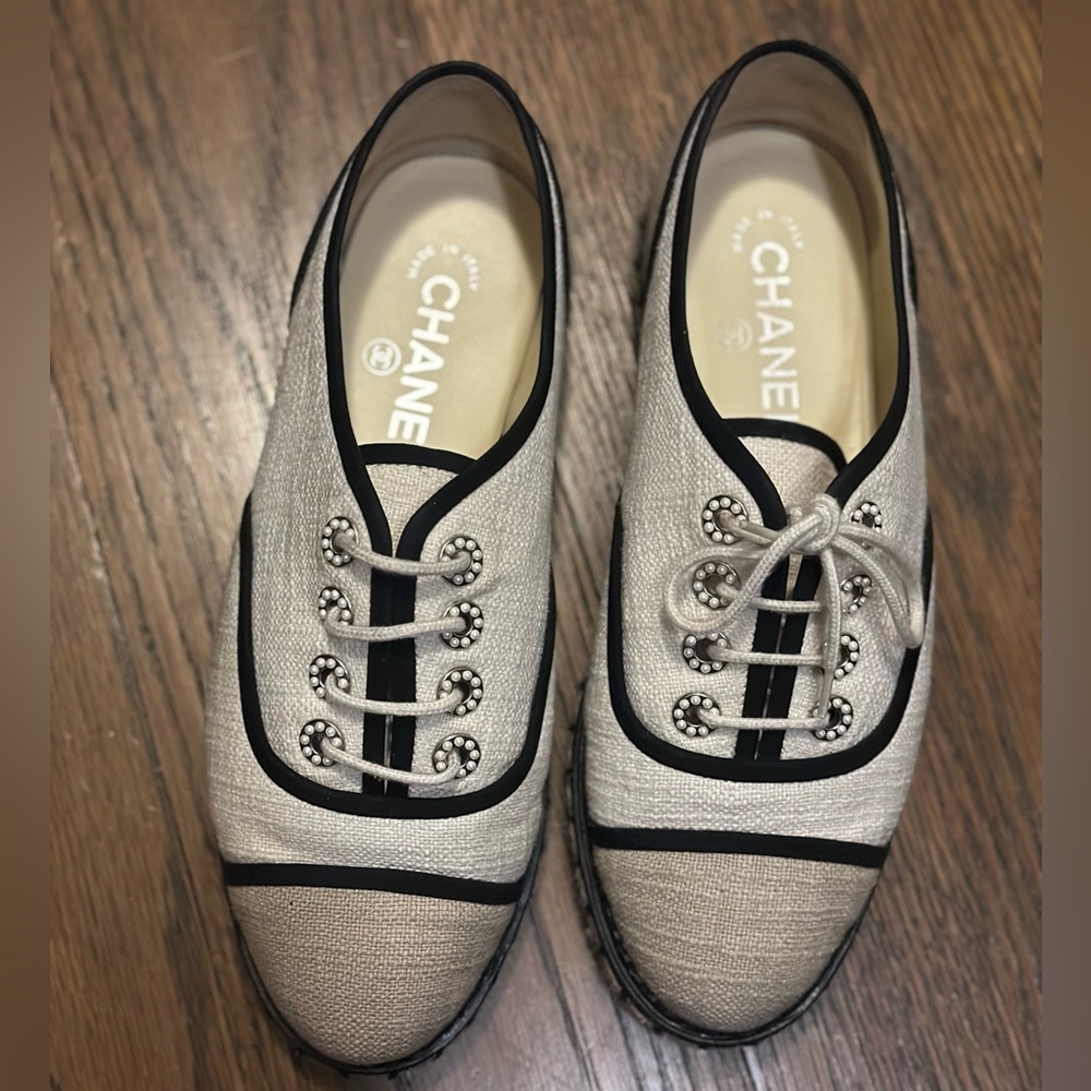 CHANEL lace-up espadrilles. Size 37.